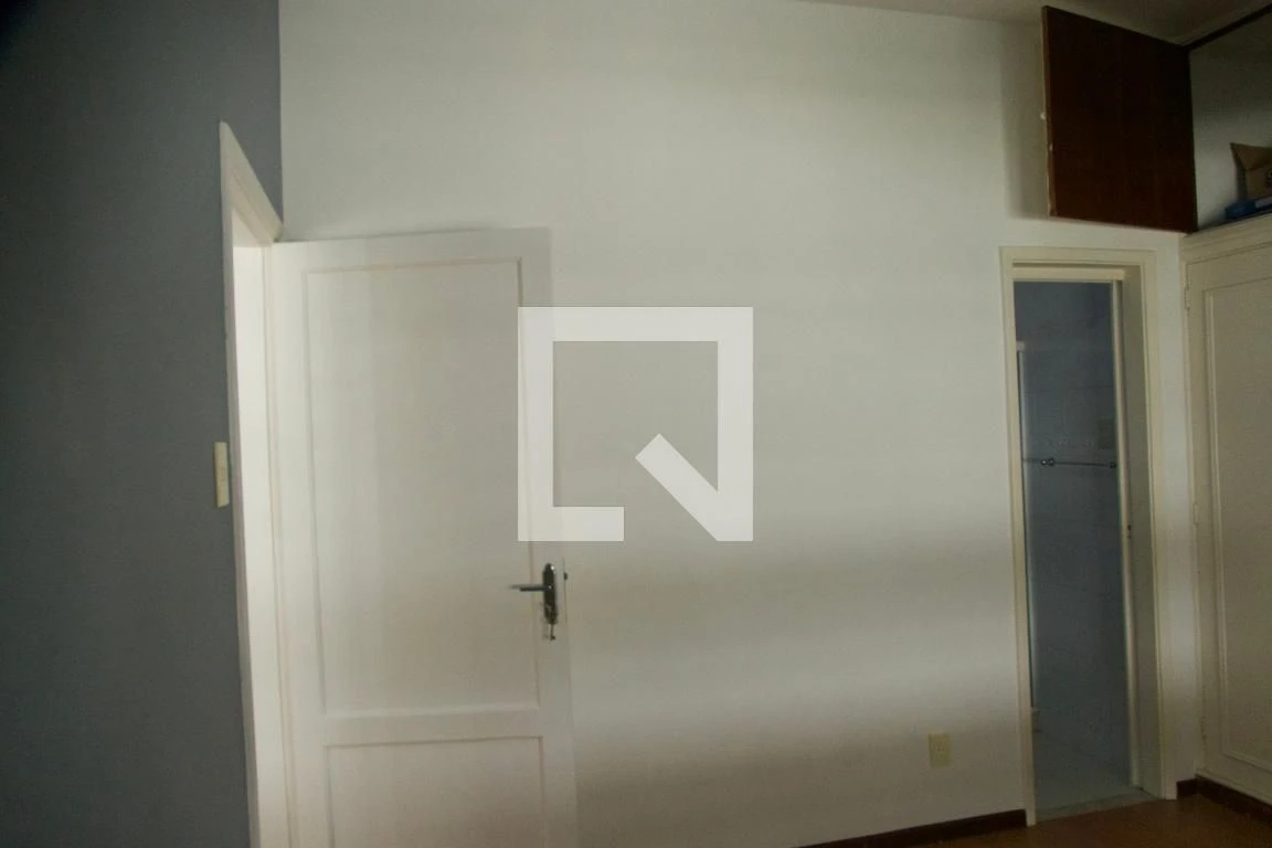 Unfurnished 1-bedroom apartment with a separate kitchen — photo 27