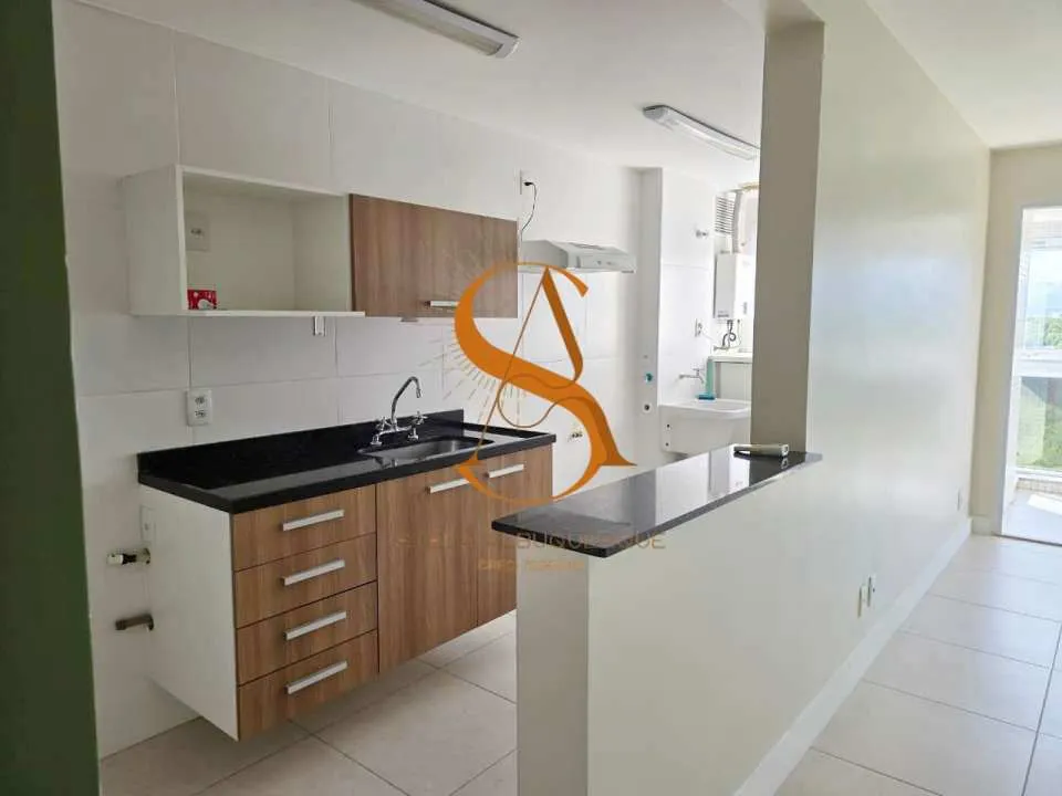 2-bedroom 2-bath apartment with open-plan kitchen — photo 2