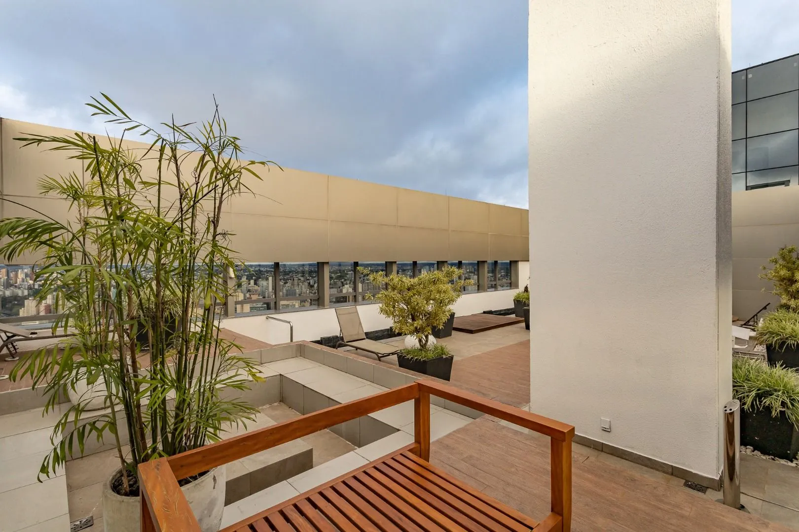 78 m² apartment with floor-to-ceiling windows and a bathtub — photo 35