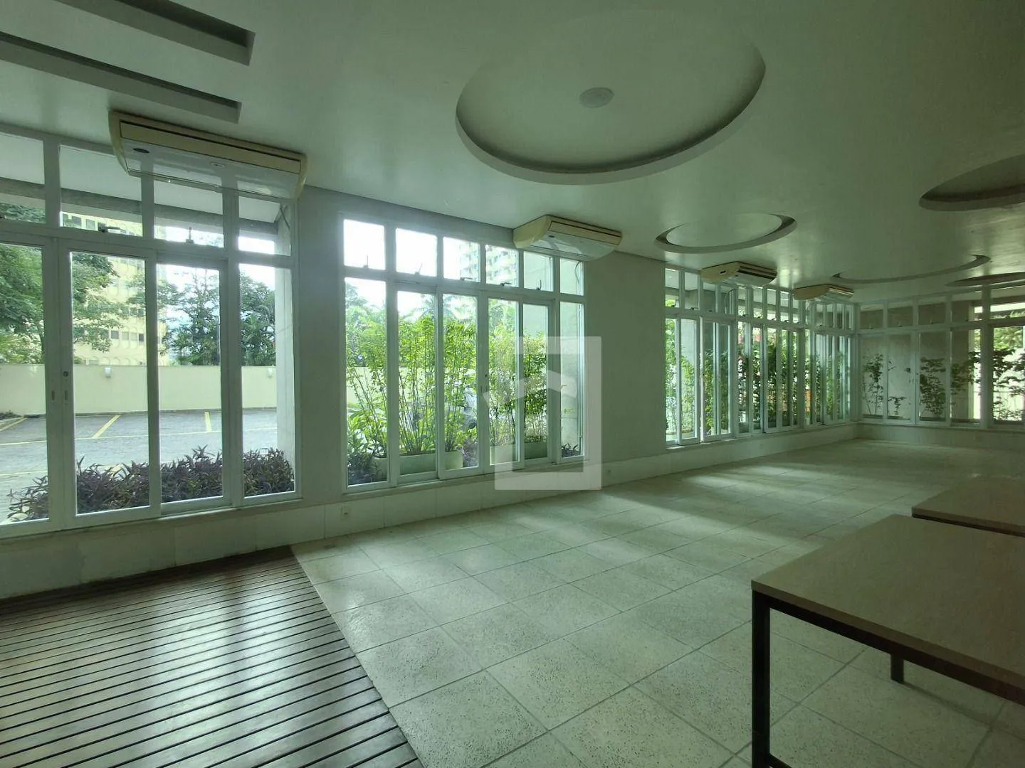 Glass-enclosed balcony in a 2-bedroom apartment, 64 m² — photo 38