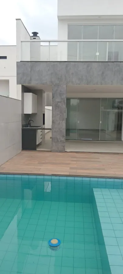 4 quartos e janelas do piso ao teto: casa de 260 m² — photo 22