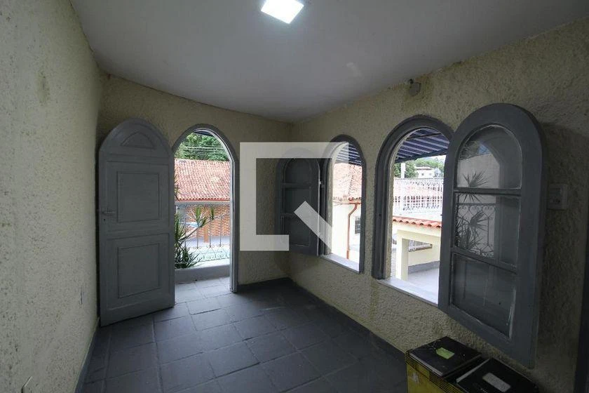 Casa de 3 dormitorios, 1 con baño propio, 545 m² — photo 49