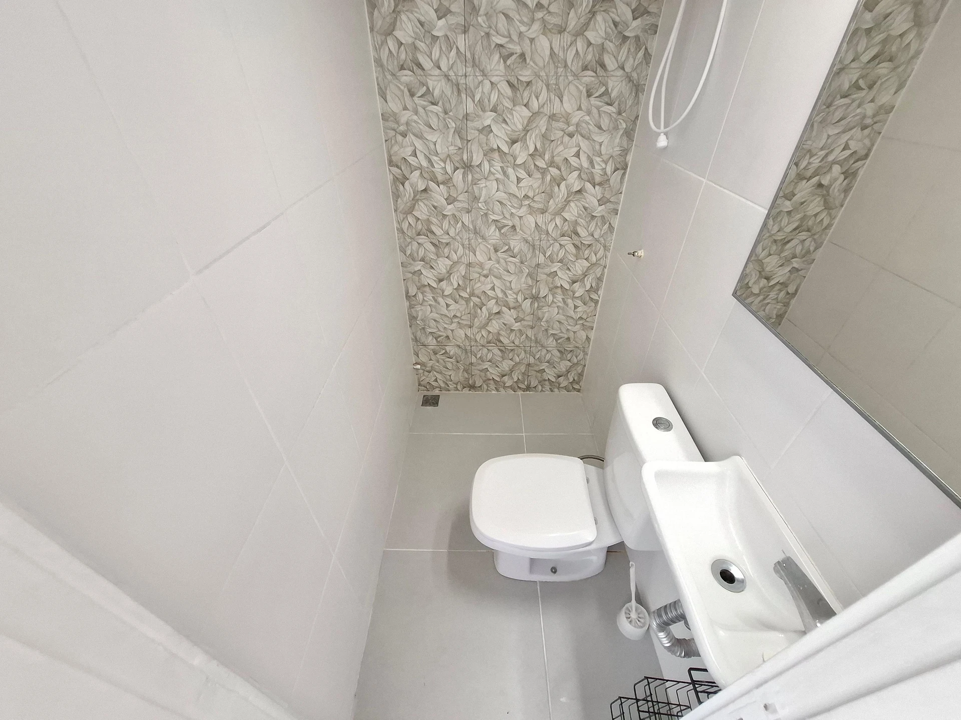 Furnished studio, 32 m², with a water view — photo 14