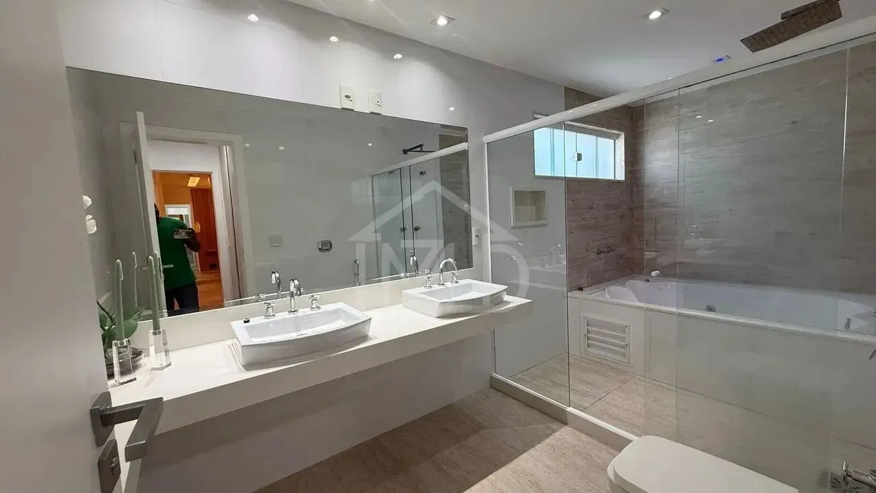 Furnished house with 5 bedrooms and 5 baths, 385 m² — photo 10