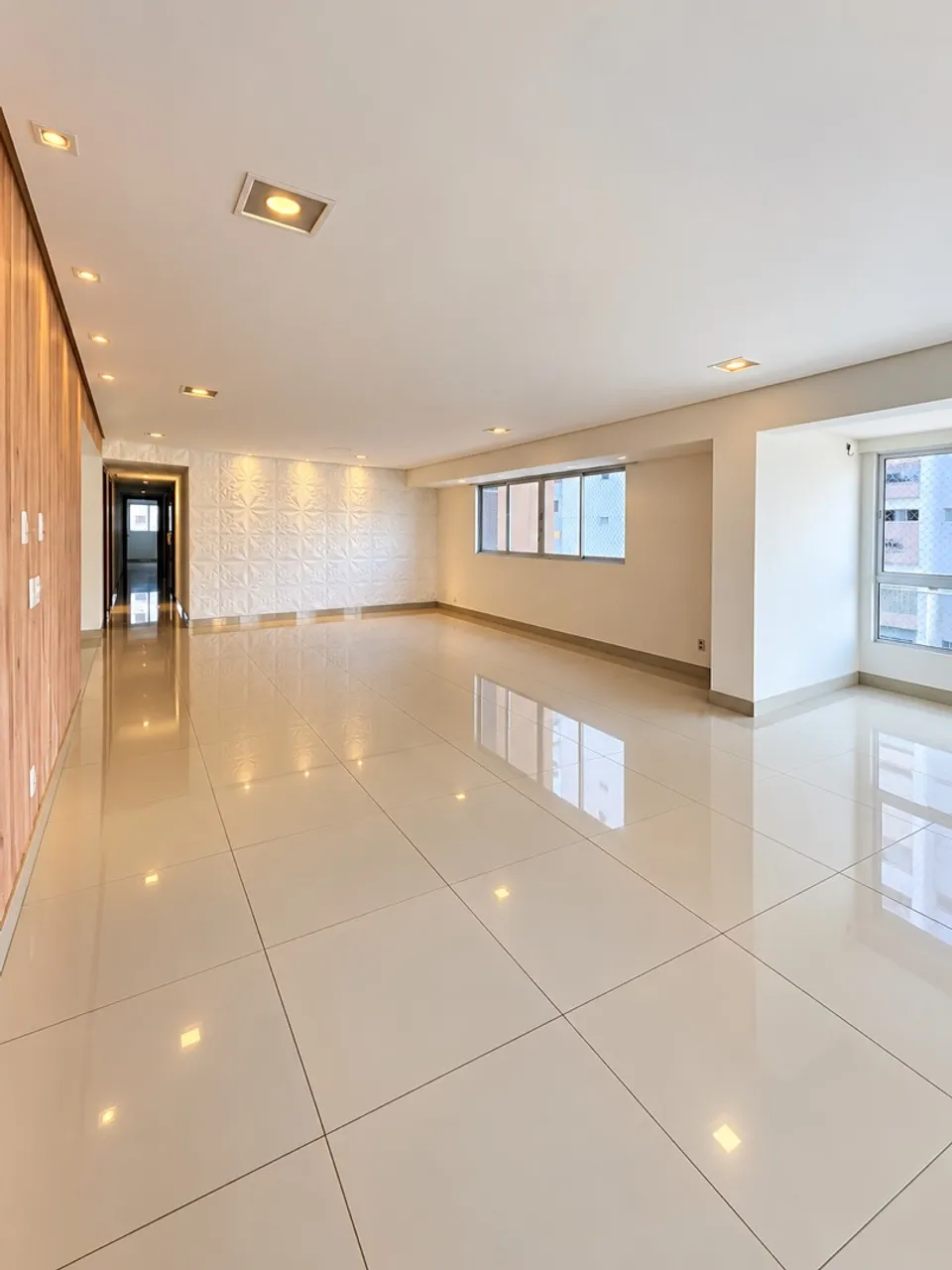 Apartamento de 220 m² com janelas do piso ao teto e closet — photo 3