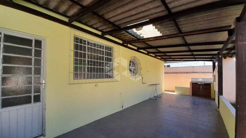 Balcony with a grill in a 3-bedroom house, 190 m²