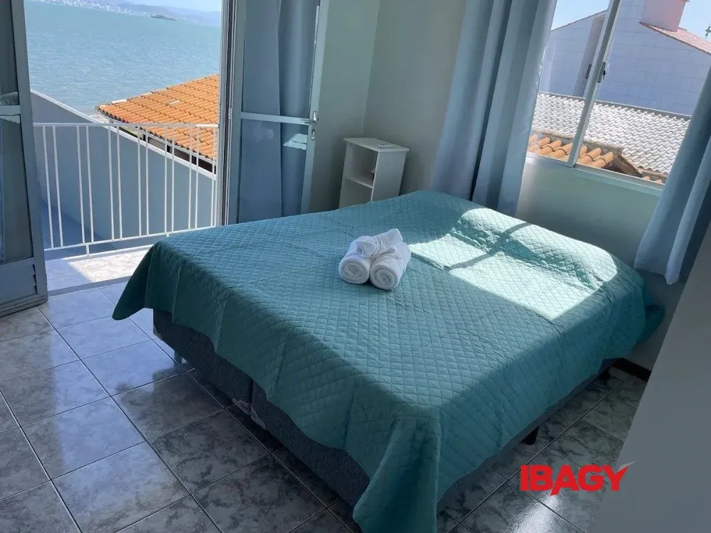 3-bedroom house with a water view in Florianópolis — photo 54