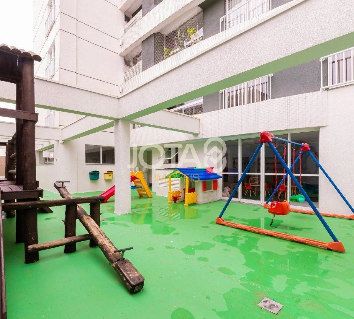 2-bedroom apartment in a building with a gym — photo 11