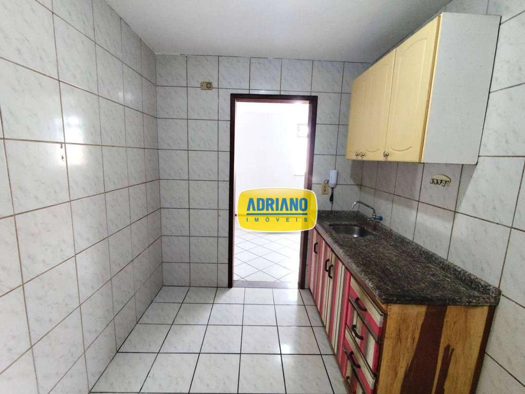 2-bedroom apartment with a separate kitchen and parking — photo 4