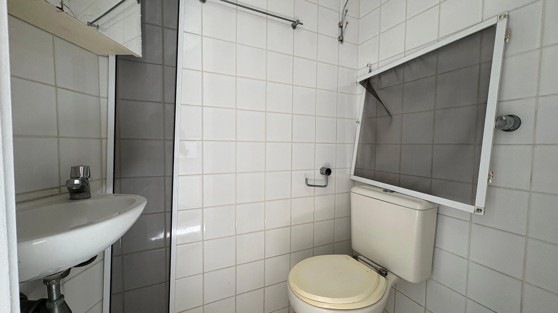 3-bedroom apartment with a glass-enclosed balcony — photo 20