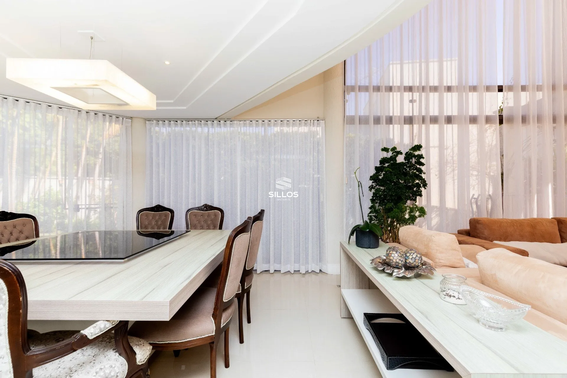 House with 4 bedrooms, 8 parking spaces in a condo — photo 3