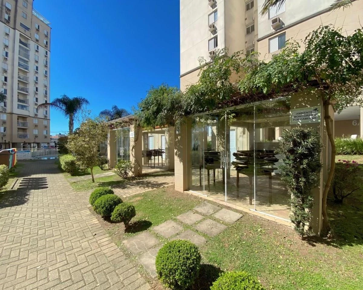 Квартира 56 м² із заскленим балконом та робочим місцем — photo 19