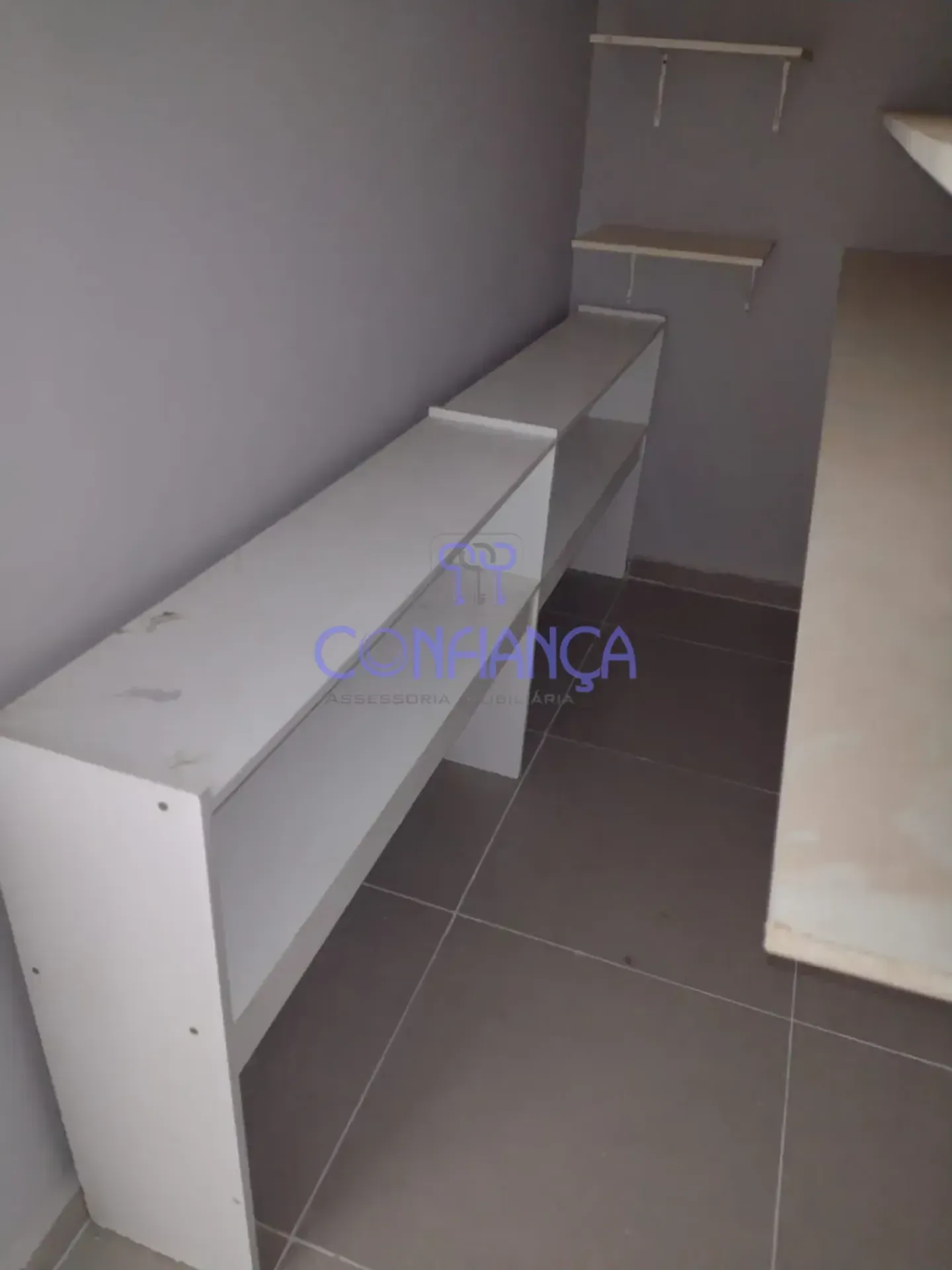 One-bedroom apartment in a building with a pool — photo 18
