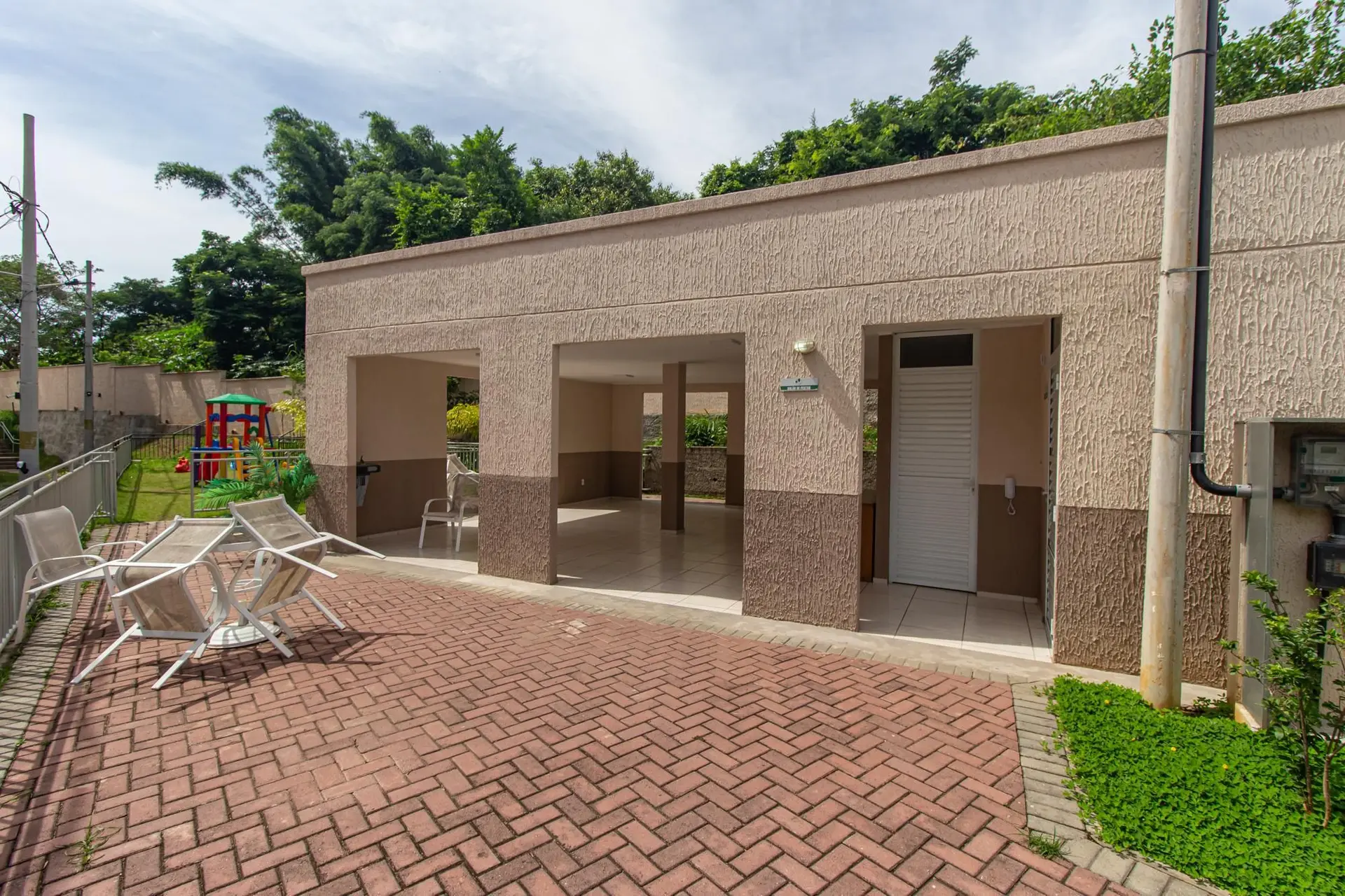 Mountain view in a 2-bedroom apartment, 37 m² — photo 9