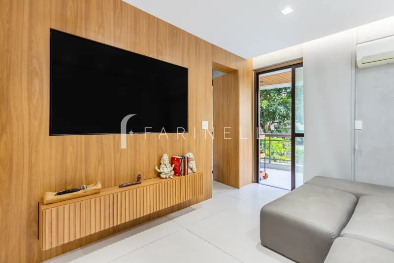 Apartment with an open-plan kitchen and gas stove — photo 6