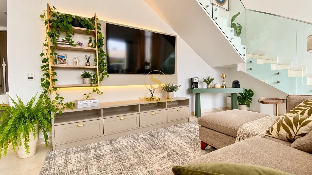 5-bedroom house with floor-to-ceiling windows — photo 12