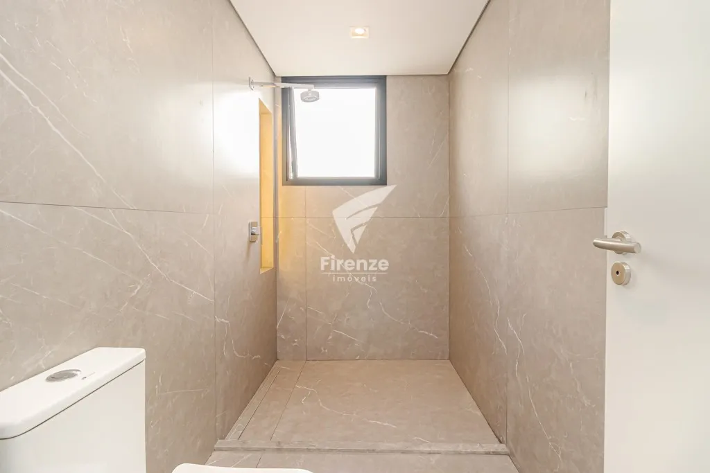 Furnished house with 4 bedrooms and 320 m² — photo 90