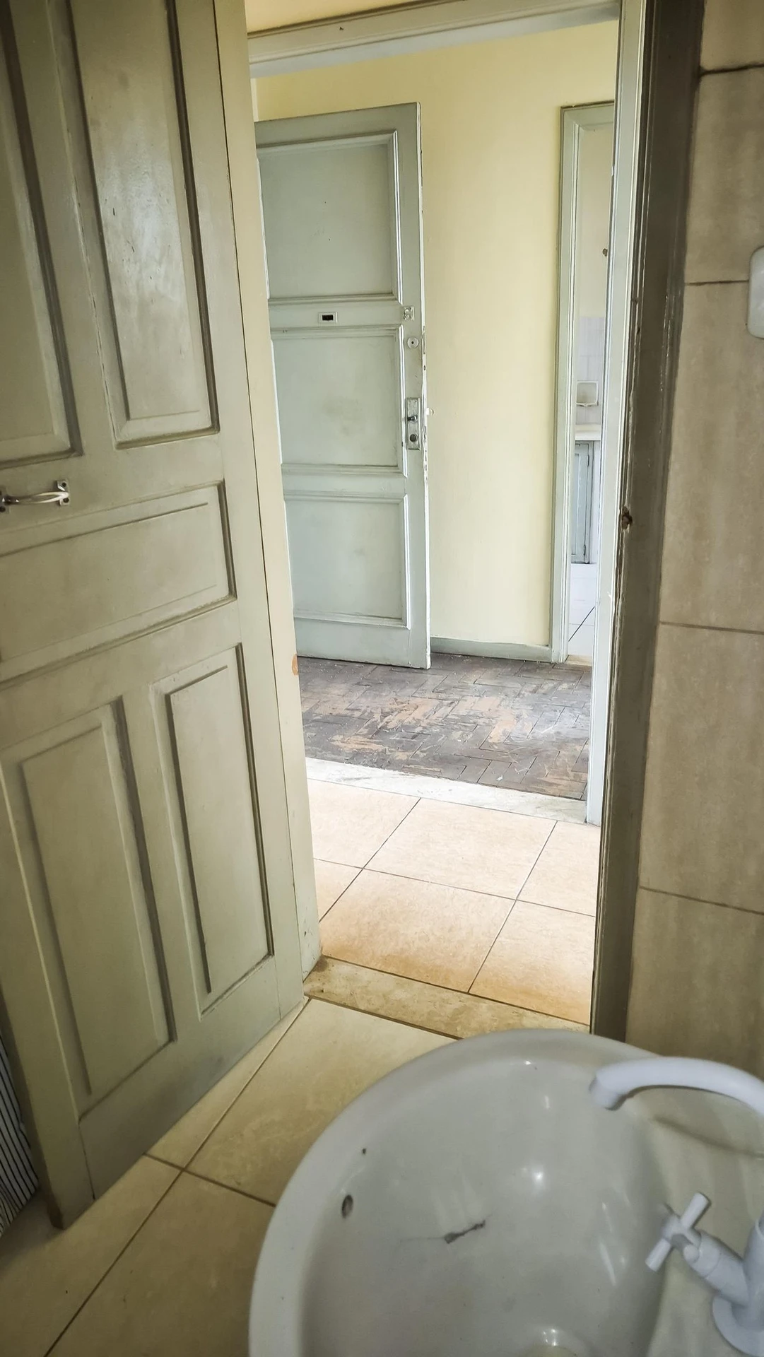 Apartment with no parking, 2 bedrooms and 1 bathroom — photo 48