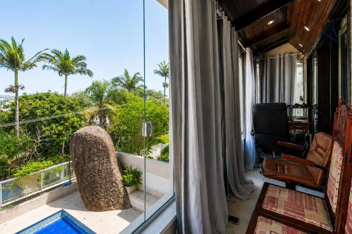 Furnished house with 5 bedrooms and 4 bathrooms