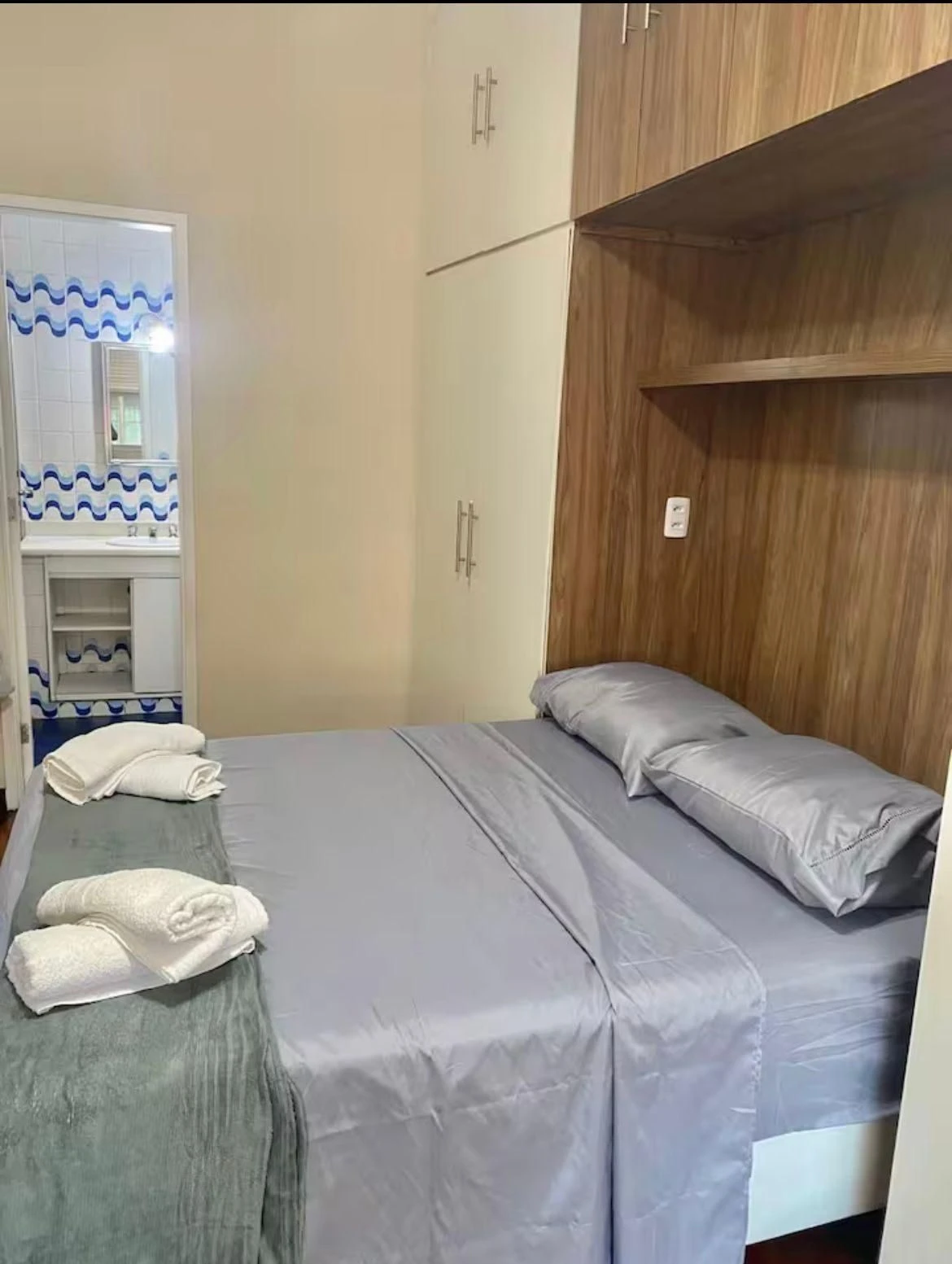 Furnished apartment, 180 m², with a water view — photo 11