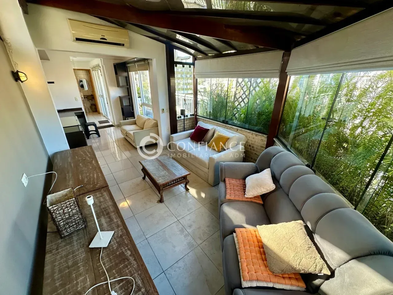 Apartment with enclosed balcony and built-in grill — photo 15