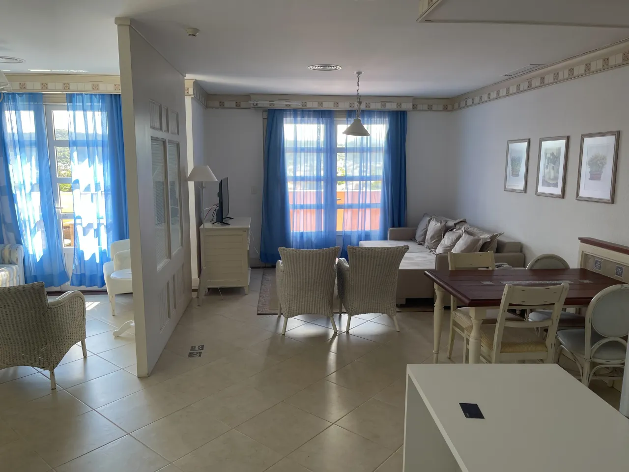 Rooftop apartment with open-plan kitchen and 2 bedrooms