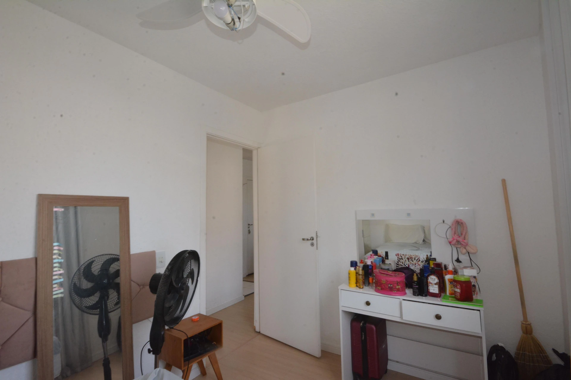 Furnished 2-bedroom apartment with a gas stove kitchen — photo 21