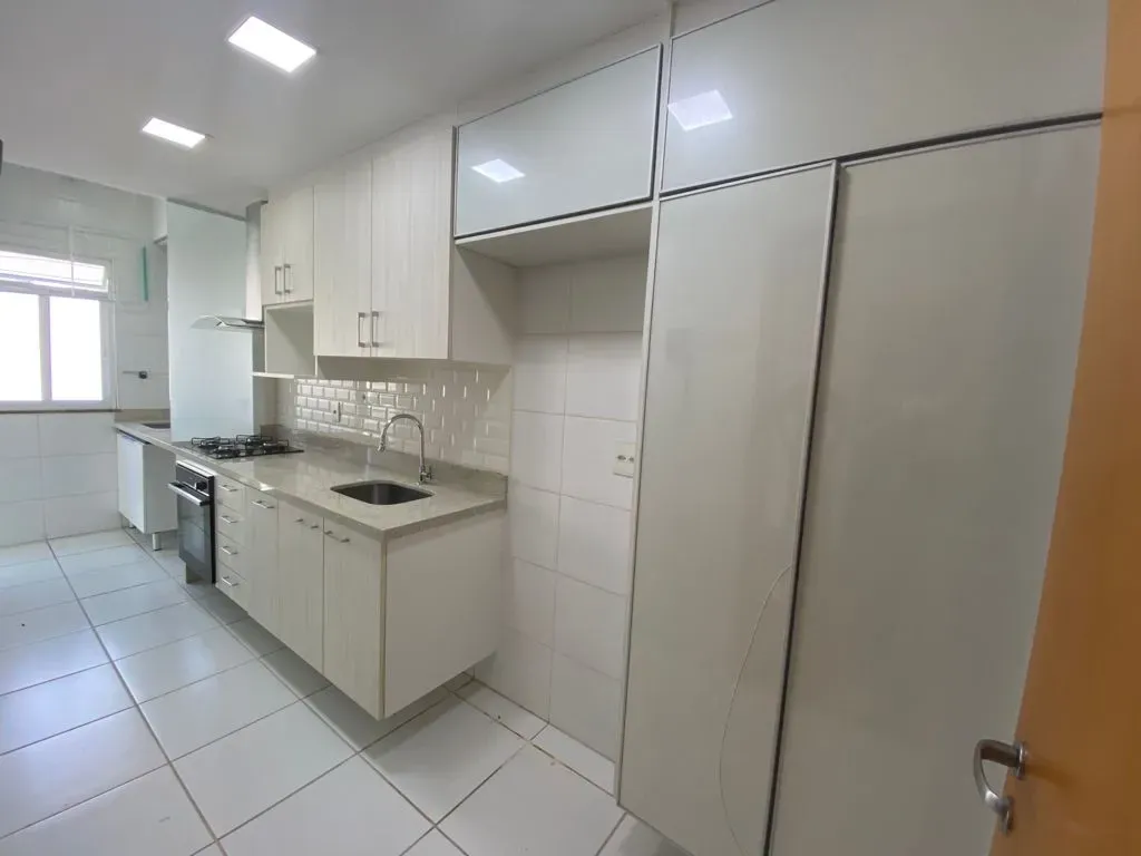 Glass-enclosed balcony in a 3-bedroom apartment, 84 m² — photo 2