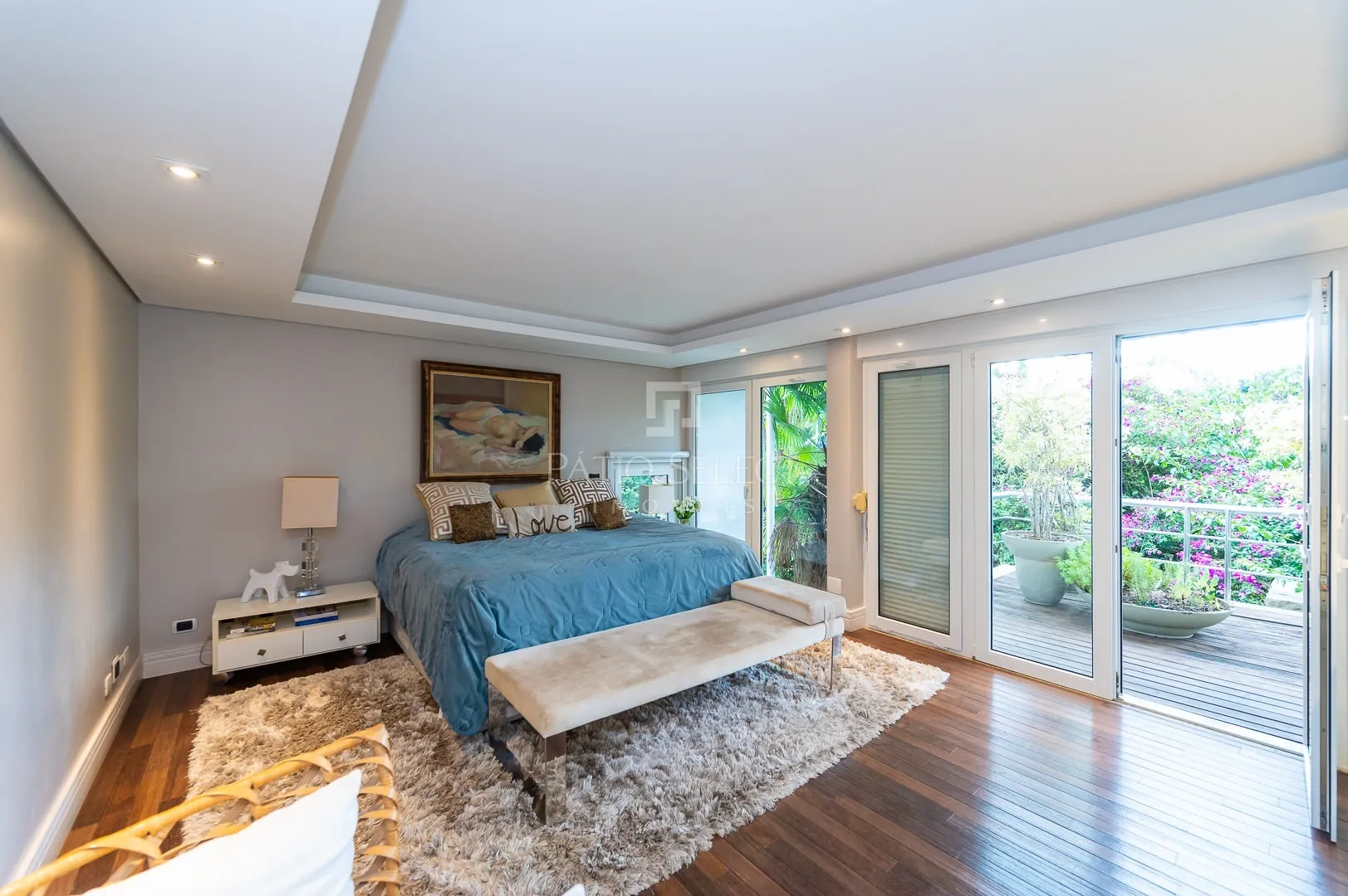 Floor-to-ceiling windows in a 6-bedroom house, 763 m² — photo 93