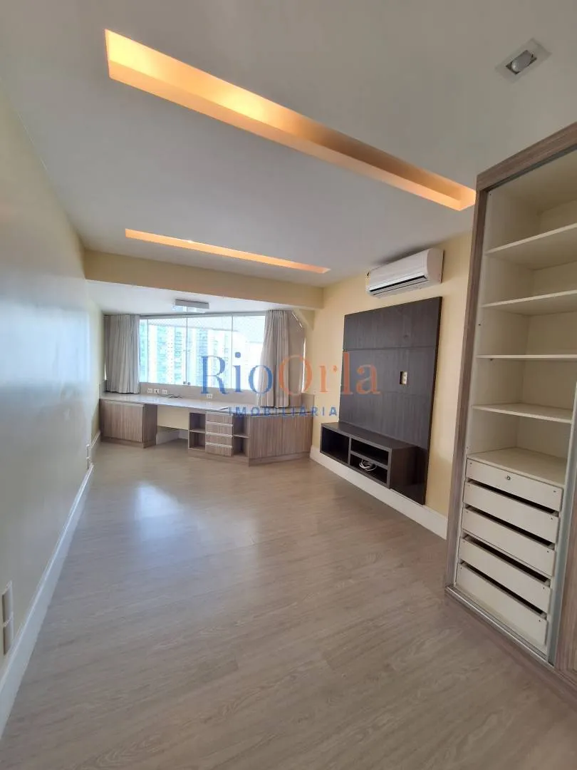 Unfurnished apartment with 4 bedrooms and 5 bathrooms — photo 40