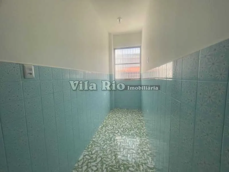 Apartamento sem mobília com 3 quartos e banheiro com box de vidro — photo 7