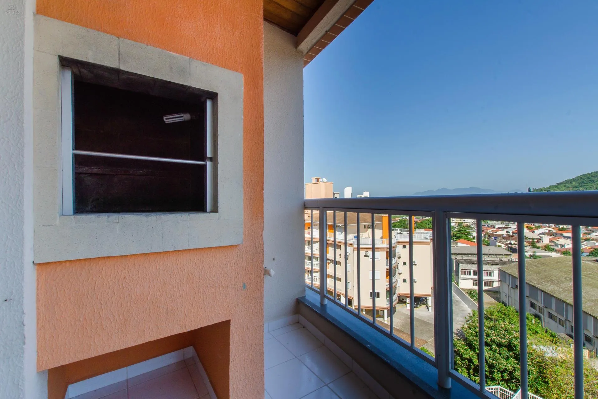 Mountain view in a 2-bedroom apartment, 65 m² — photo 8