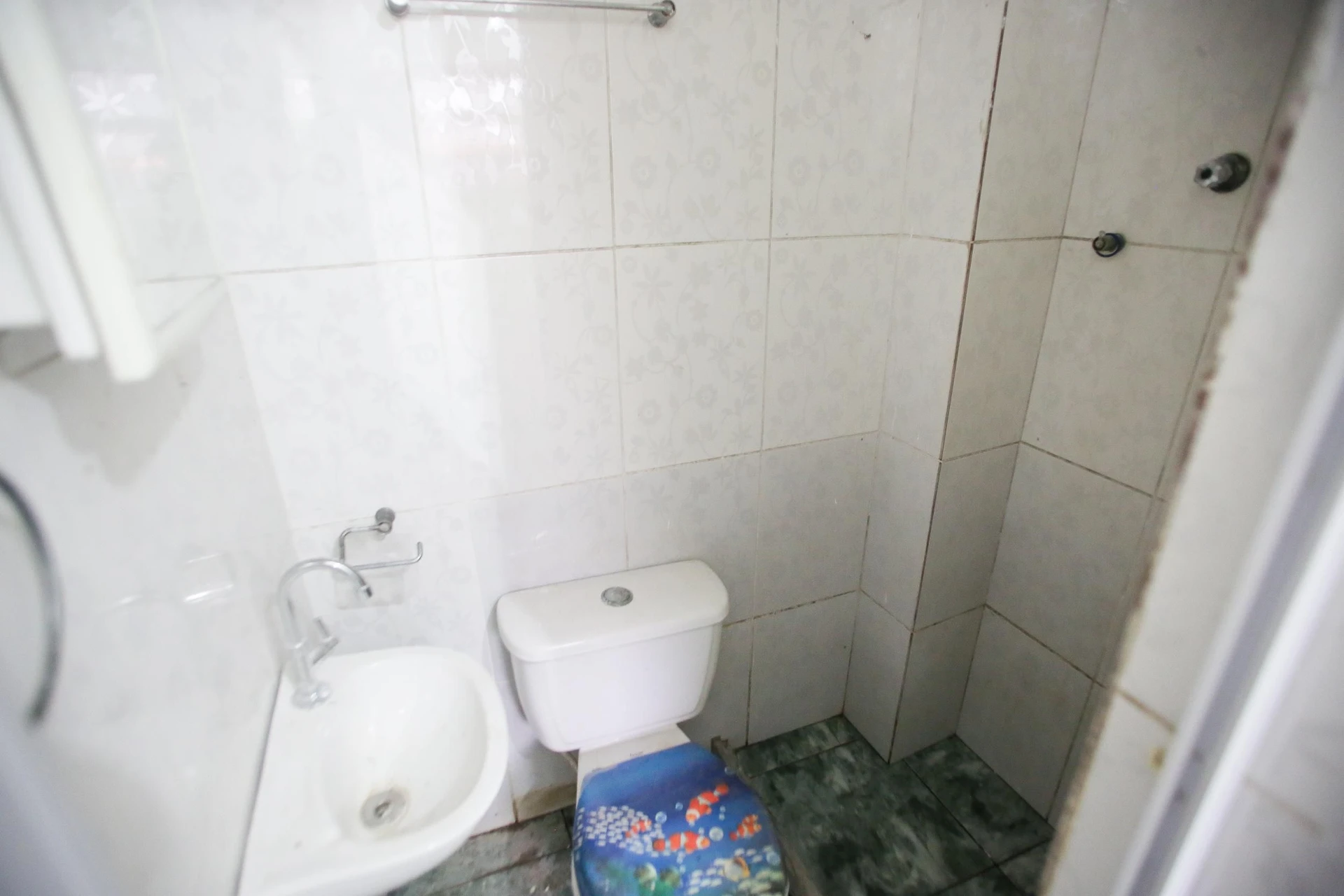 Unfurnished studio with 1 bedroom and 1 bathroom — photo 11