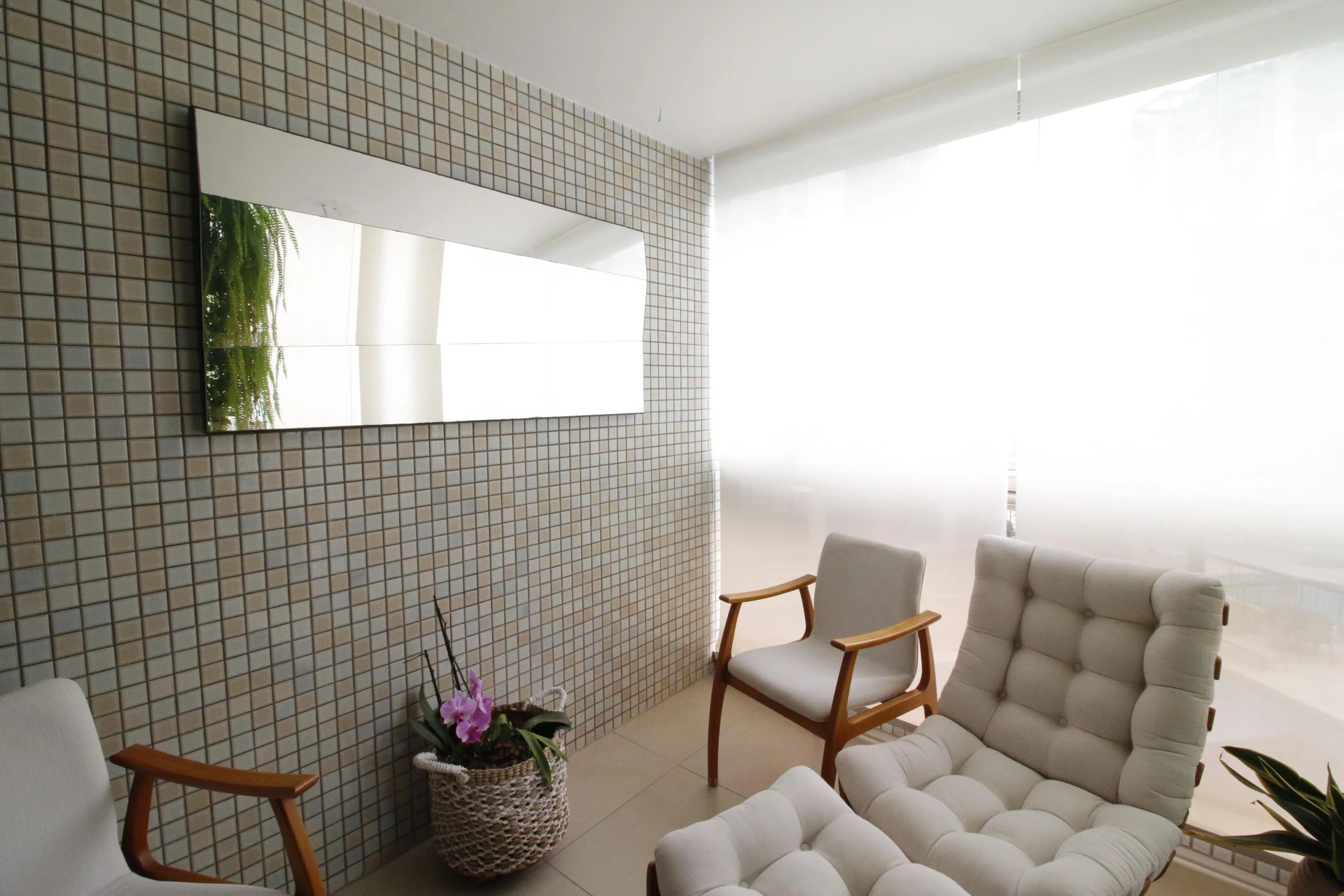 Walk-in closet in a 2-bedroom apartment, 90 m² — photo 19
