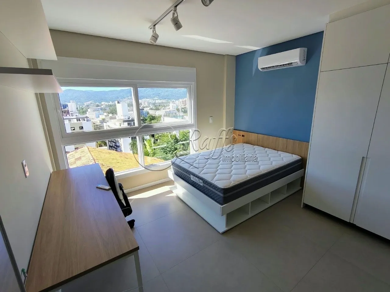 Furnished 20 m² studio with 1 bedroom and glass shower — photo 9