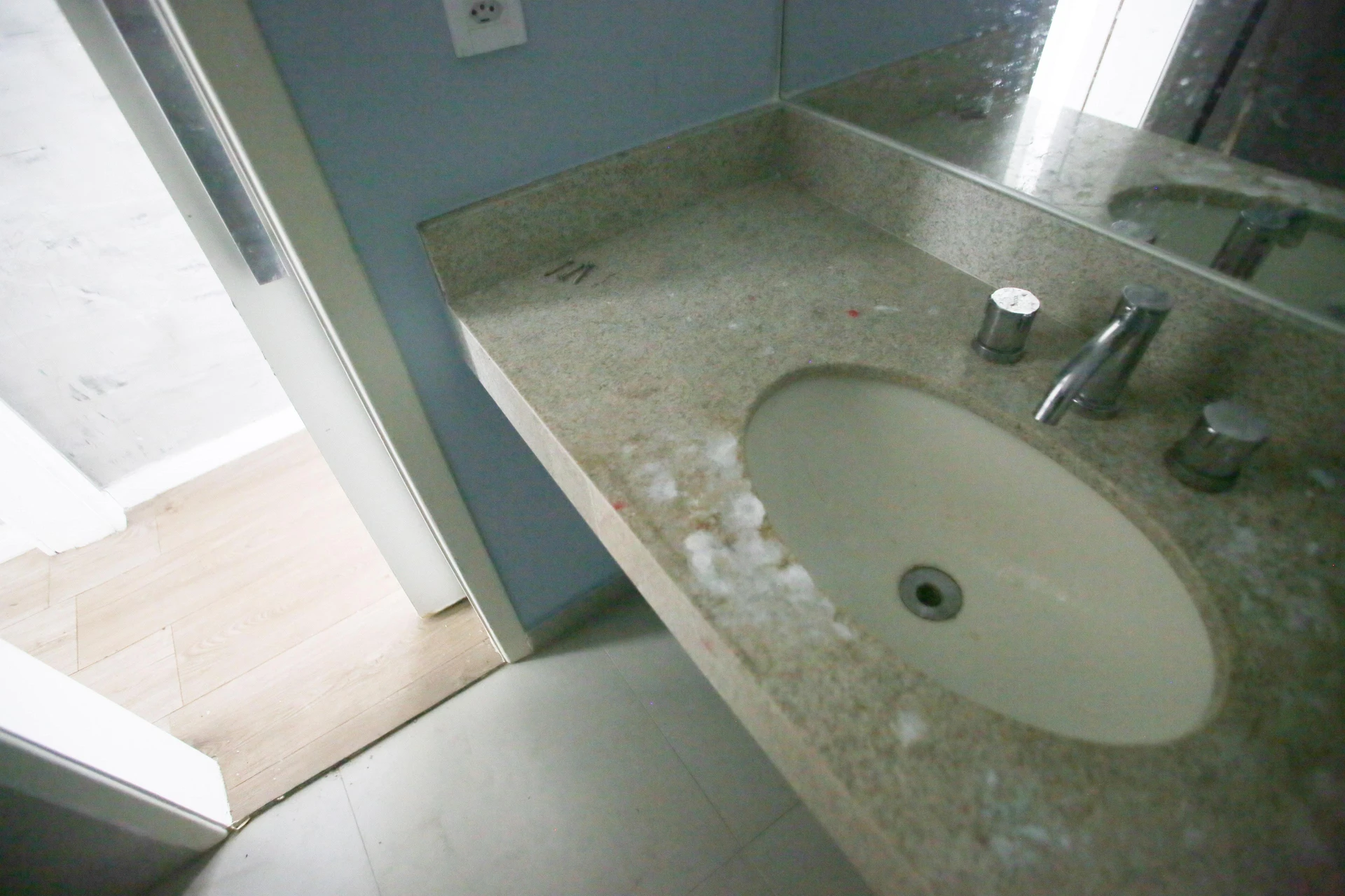 3-bedroom apartment with a balcony and 1 parking space — photo 38