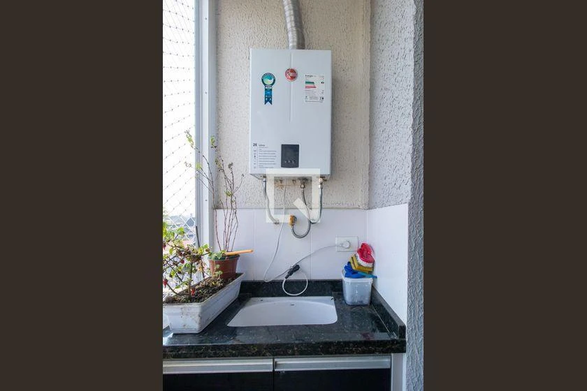 Balcony with a grill in a 2-bedroom apartment, 48 m² — photo 44