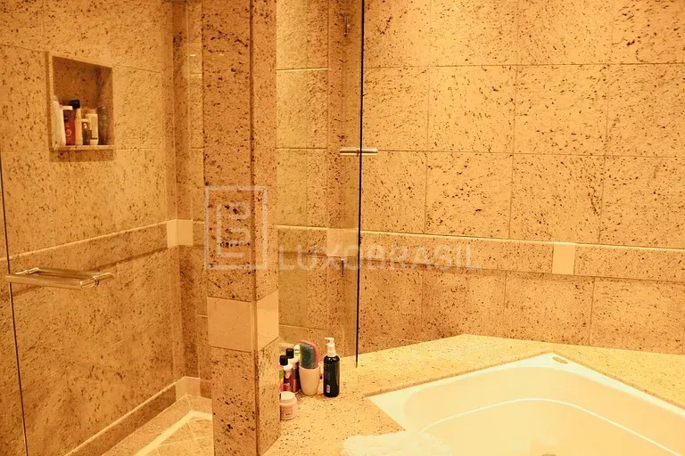 5-bedroom house with a private pool in Rio de Janeiro — photo 29