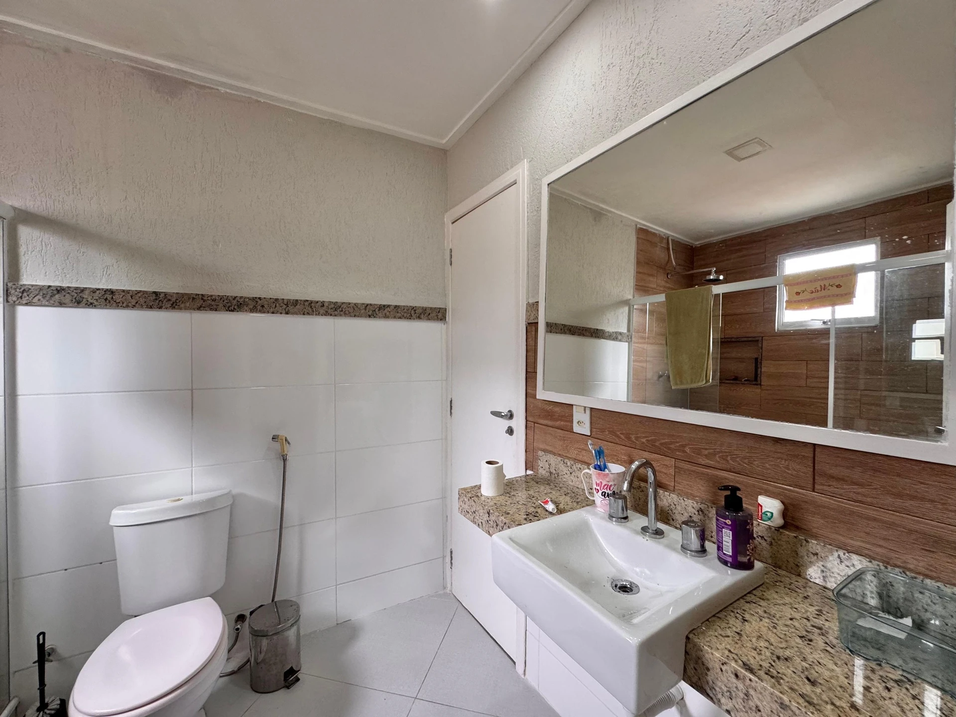 Furnished condo house with 3 bedrooms and laundry setup — photo 45