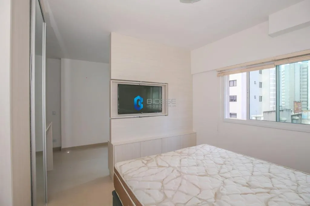 1-bedroom apartment with open kitchen and glass shower — photo 5
