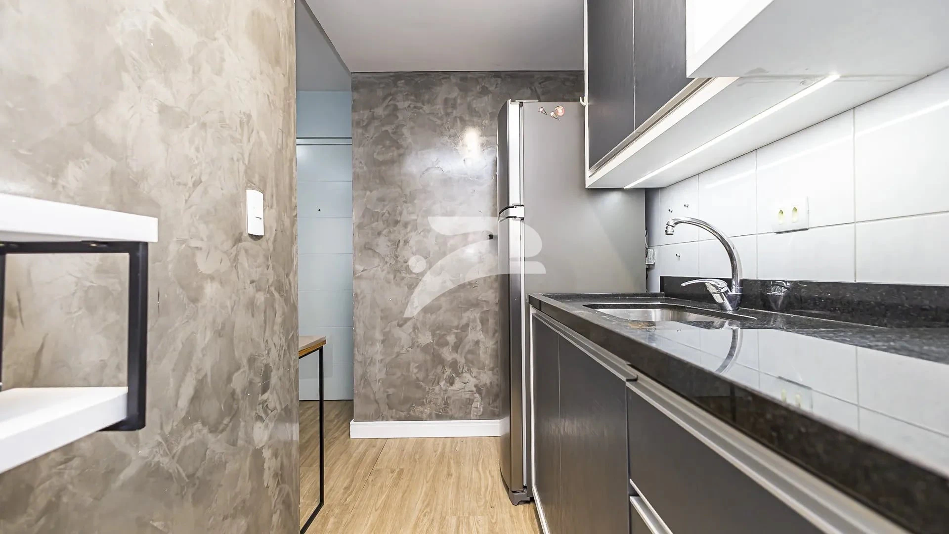 1-bedroom apartment with open-plan kitchen and electric stove — photo 3