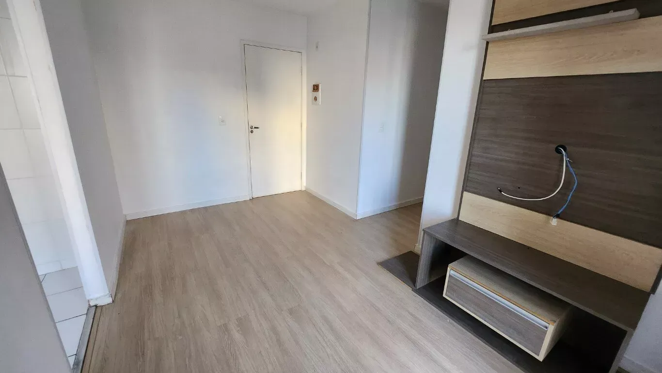 Wood or laminate floors in a 2-bedroom apartment, 53 m²