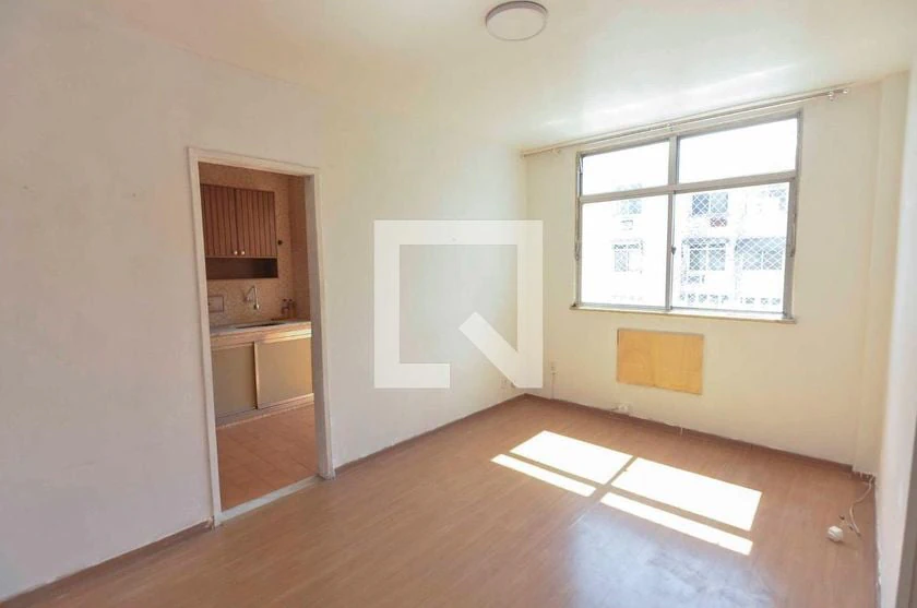 2-bedroom apartment with wood or laminate floors — photo 13