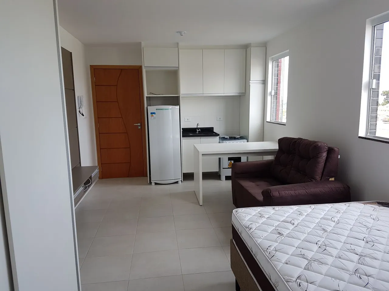 Furnished studio with 1 bedroom and gas stove, 1 bathroom