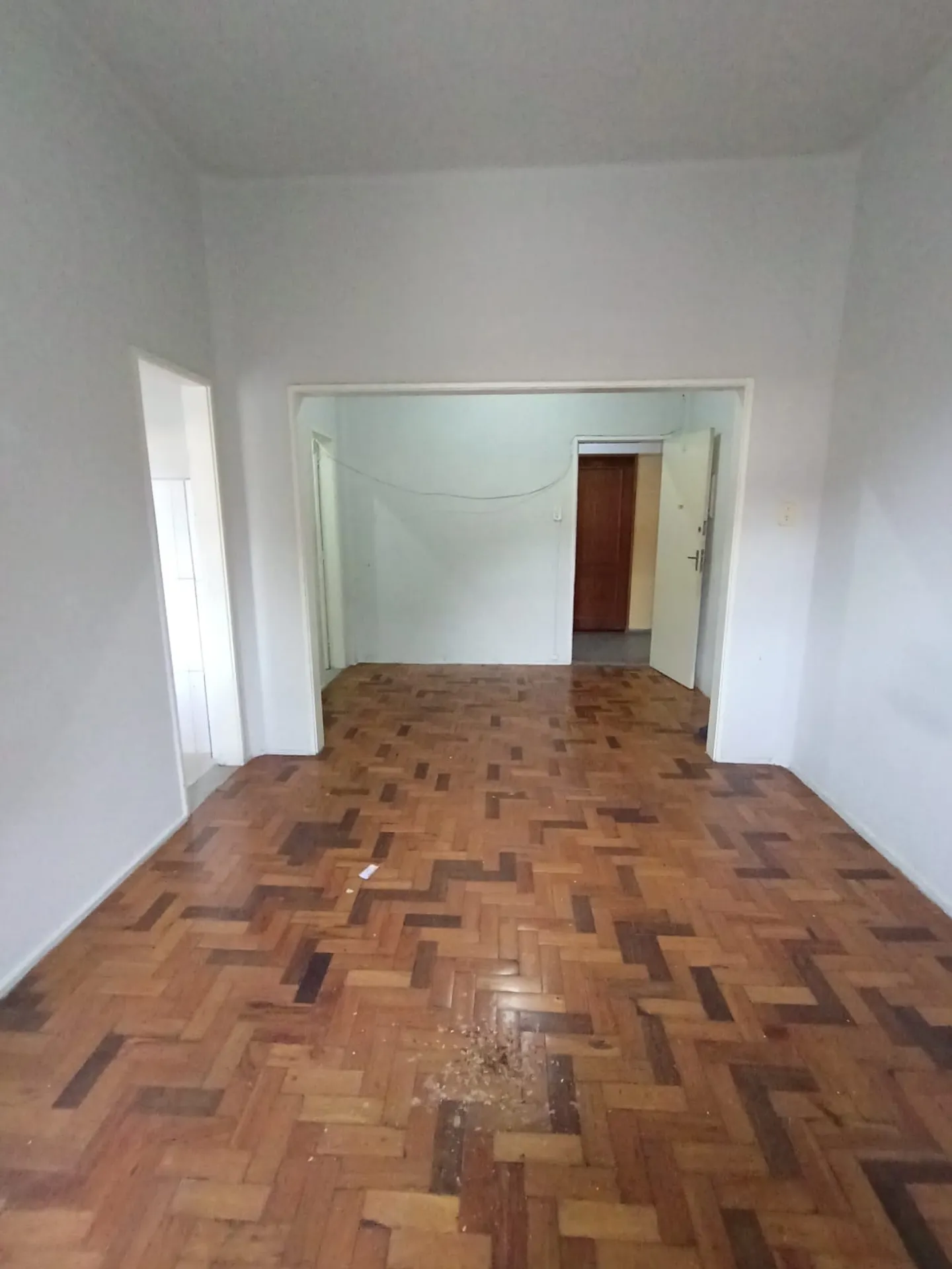 Apartment, 32 m², with wood or laminate floors — photo 2