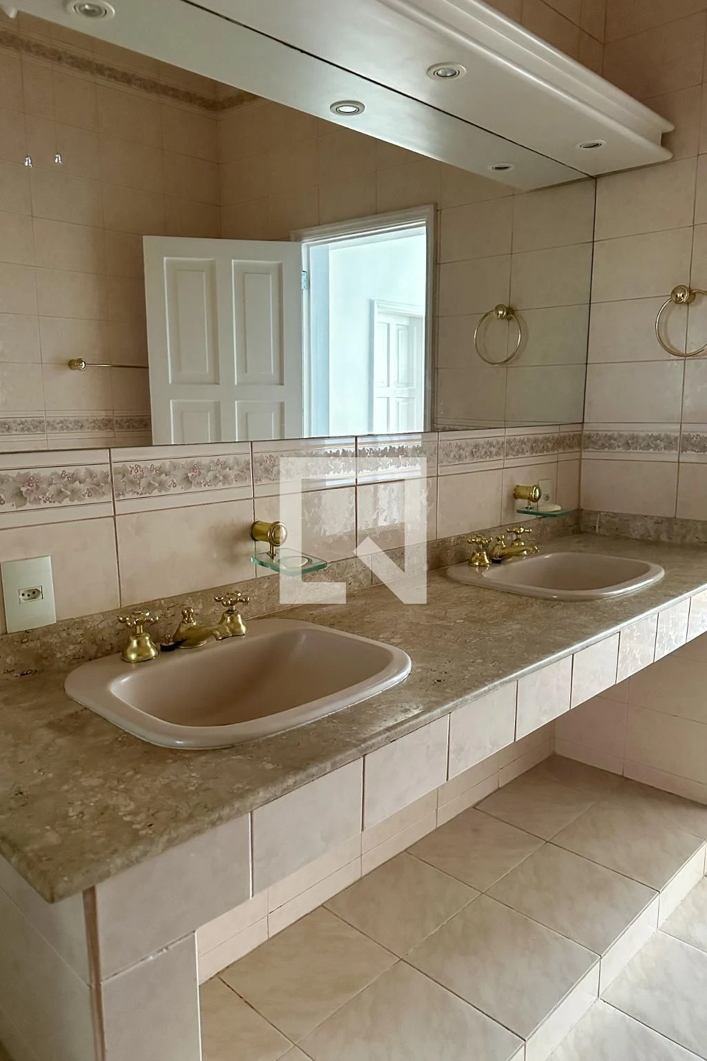 Apartamento com 4 quartos e sala de estar, 3 banheiros — photo 20