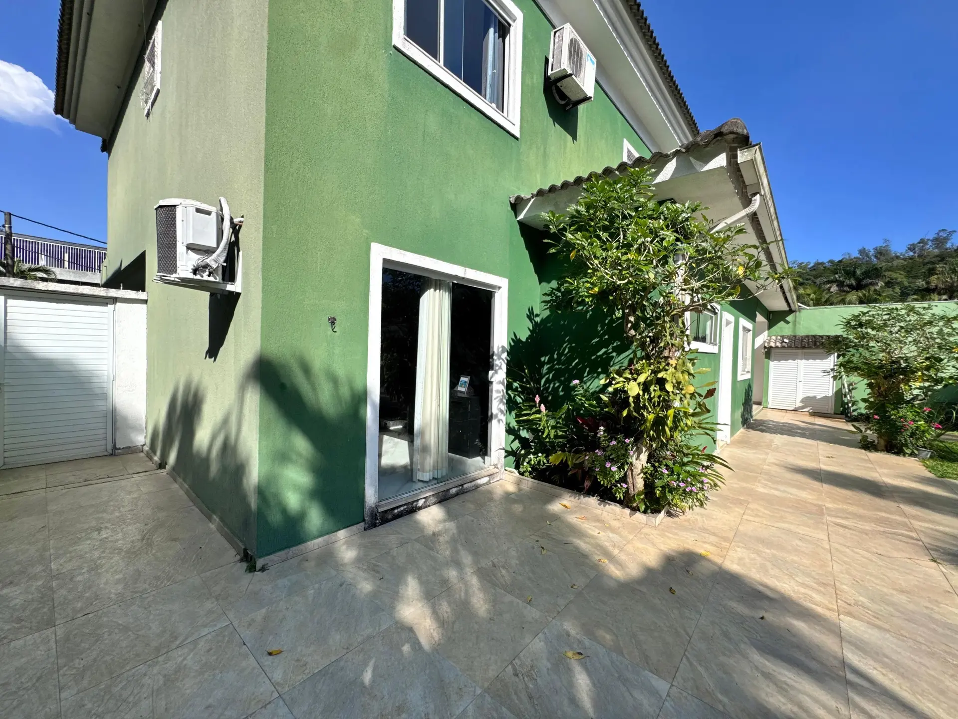 Furnished house with 4 en-suites and 6 bathrooms — photo 26