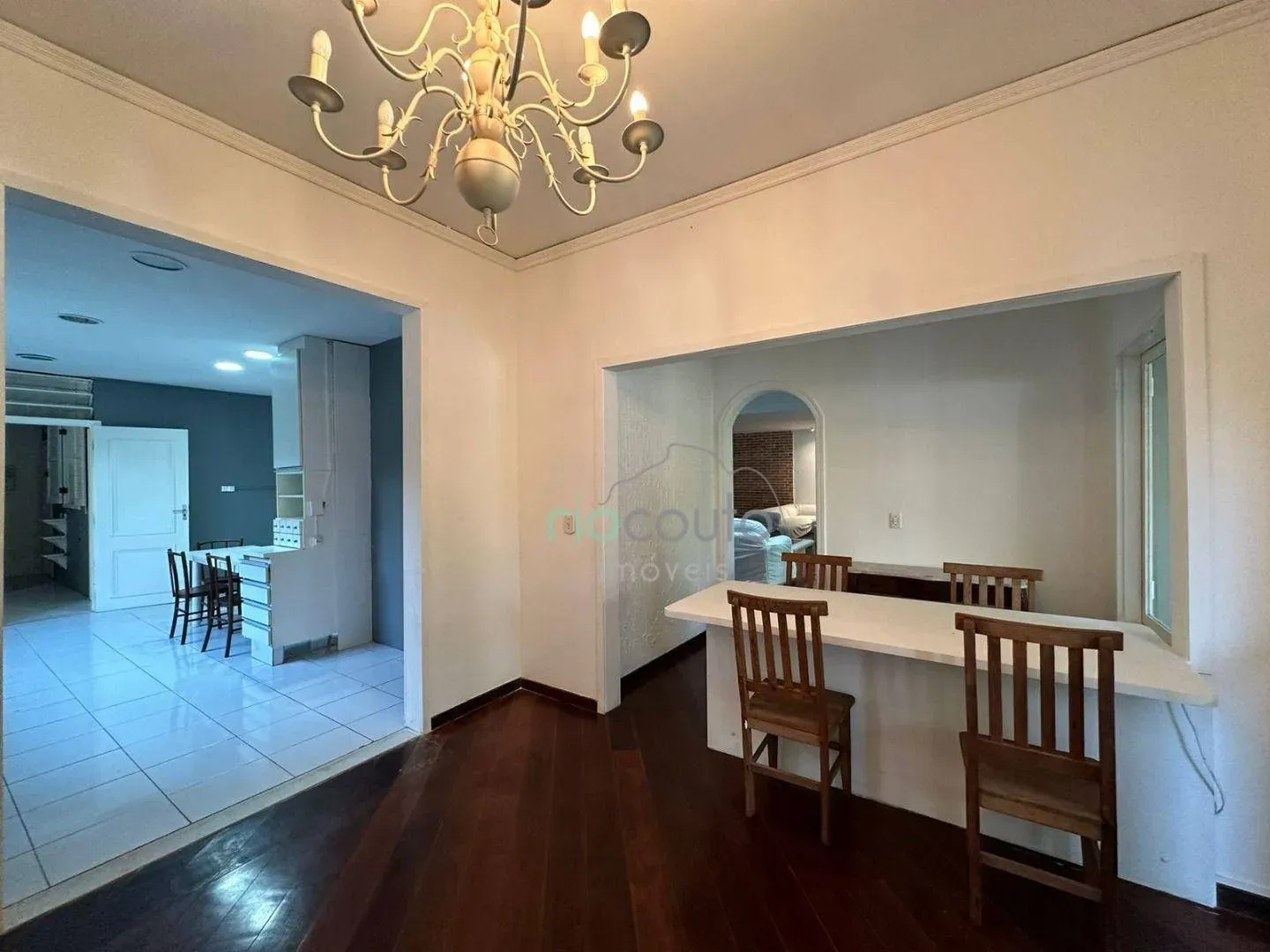 Casa com 5 quartos, 990 m² e 2 vagas, perto das janelas — photo 2