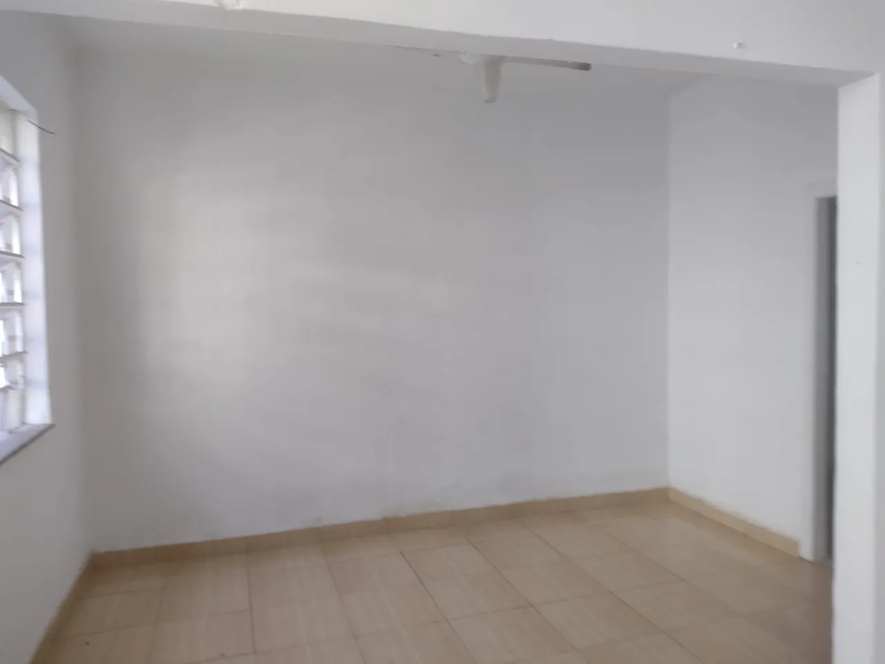 Unfurnished apartment with 3 bedrooms and a balcony — photo 11