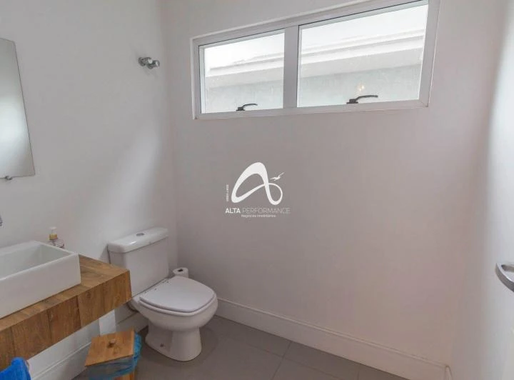 Casa tipo sobrado com 4 quartos e churrasqueira privativa — photo 8
